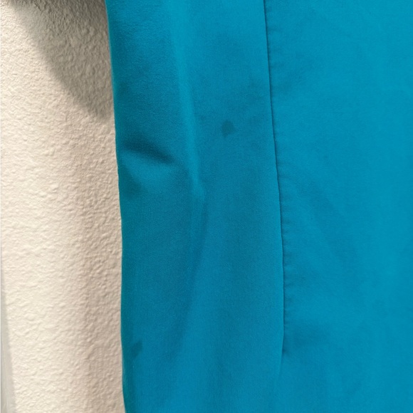 FIGS Teal Scrub Set — Catarina Top + Zamora Joggers (Small Stains) - Picture 9 of 9